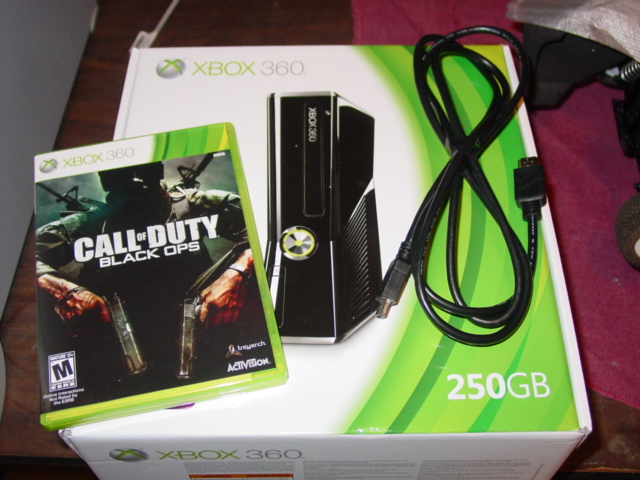 XBOX 360 Slim with COD Black OPS