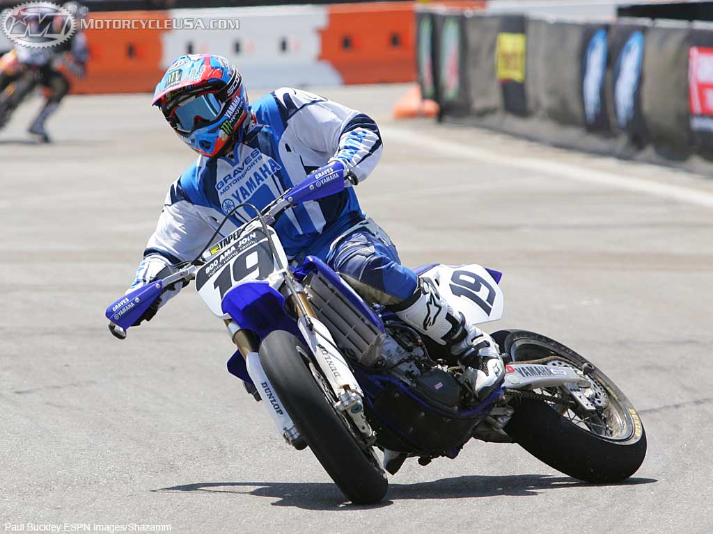 252106d1185475383-supermoto-style-r-c-tracks-supermoto-slide.jpg