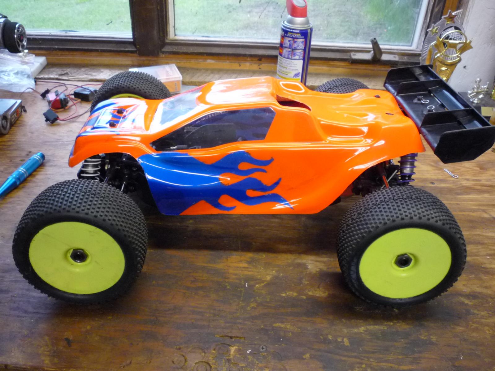 f/s Losi 8ight t 1.0 truggy with starter box and servo's - R/C 